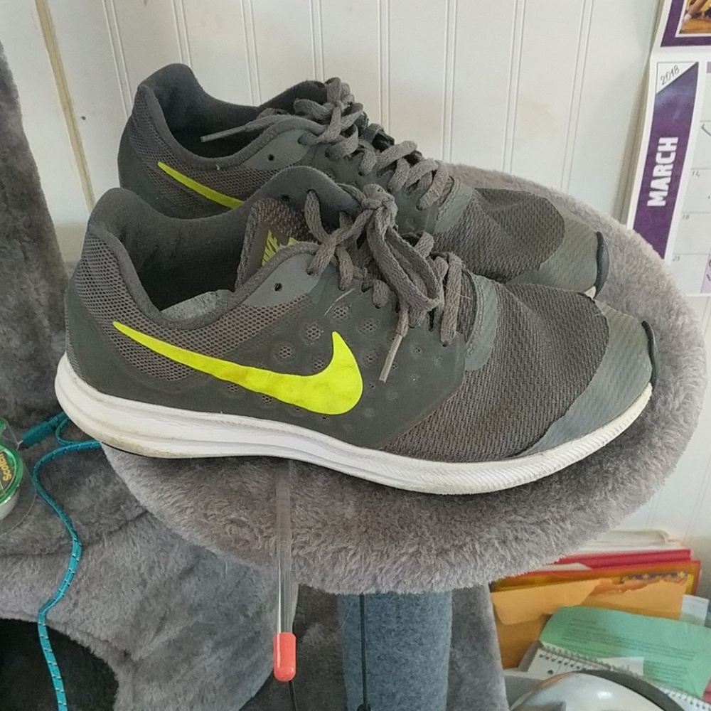 Boys grey nike sneakers